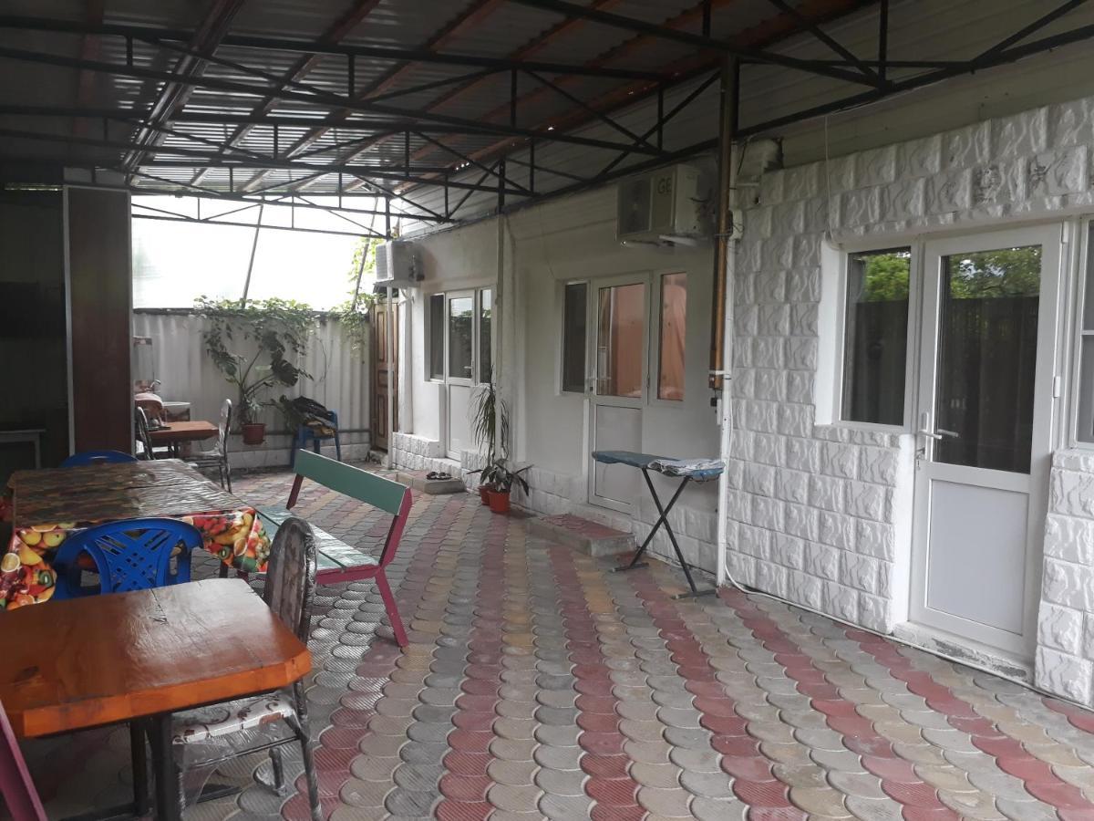 Готель Гостевой дом у Левы Гагра Екстер'єр фото