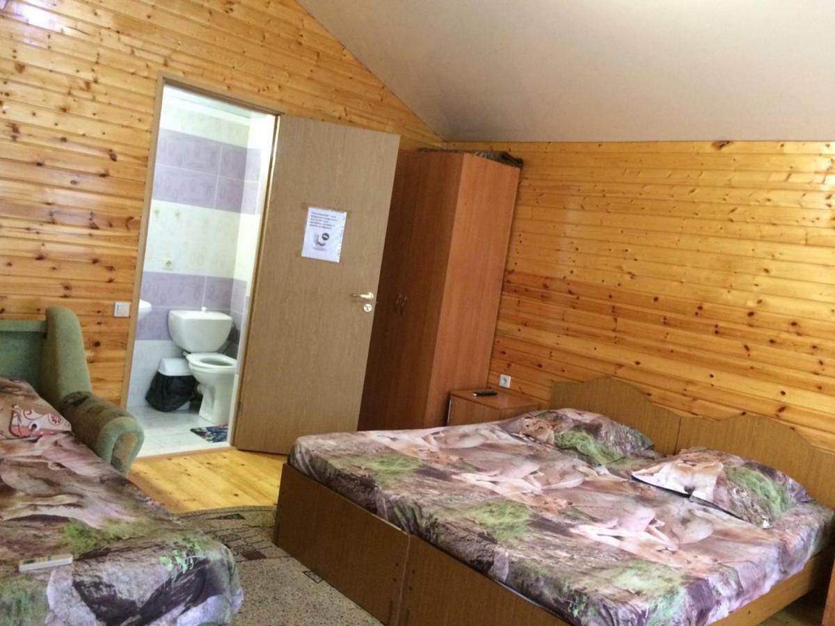 Готель Гостевой дом у Левы Гагра Екстер'єр фото